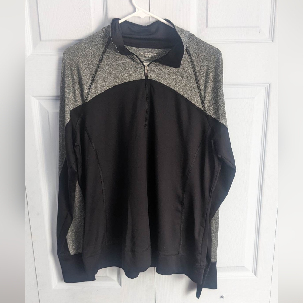 Tek Gear Women's Black & Grey Long Sleeves Short Zip top Size XL